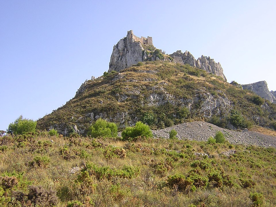 Castillo de Alfofra (Larforja), Confrides: Historia y Encanto en las Alturas