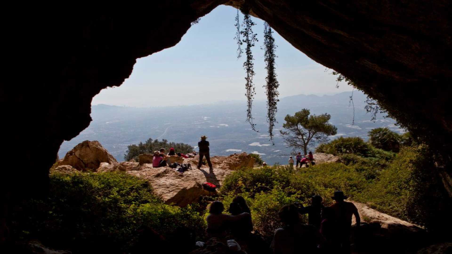 Senderismo en la Sierra de Bernia: Un balcón a la Costa Blanca